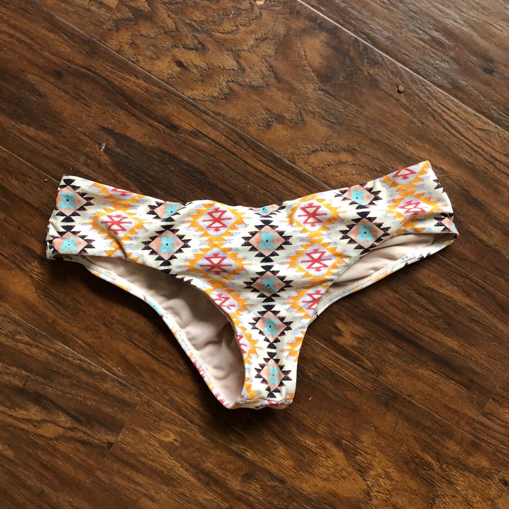 Ruched back swim bottoms